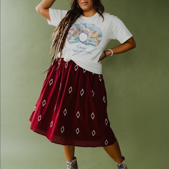 Roolee marquise diamond embroidered skirt burgundy - Picture 4 of 8